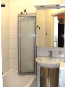 Koupelna v ubytování Knokke-Zoute near beach appartment with garage