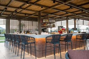 Reštaurácia alebo iné gastronomické zariadenie v ubytovaní KING MINOS RETREAT Resort & Spa