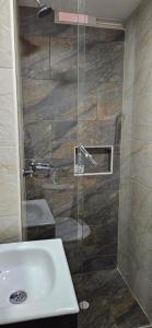 a bathroom with a sink and a glass shower at APARTAESTUDIO EN VILLETA in Villeta