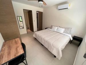Кровать или кровати в номере Condo 104 Resort Community Grand Sirenis