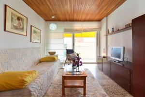 TV a/nebo společenská místnost v ubytování Oasis Near Barcelona Pool Tennis Beach