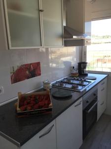 Kuchyň nebo kuchyňský kout v ubytování Oasis Near Barcelona Pool Tennis Beach