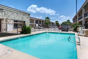 a large swimming pool in front of a building at Motel 6-San Antonio, TX - Northwest Medical Center in San Antonio