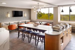 a kitchen with a dining room with a table and chairs at Sheraton Imperial Hotel Raleigh-Durham Airport at Research Triangle Park in Durham