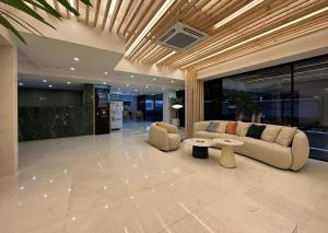 Lobbyn eller receptionsområdet på Browndot Hotel Jeonju Ajung