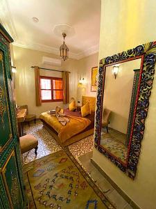 Postel nebo postele na pokoji v ubytování Riad La Perle Rouge