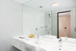 Et badeværelse på Rydges Parramatta