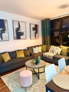 Część wypoczynkowa w obiekcie NEW Spacious One Bed Apartment Near Canary Wharf