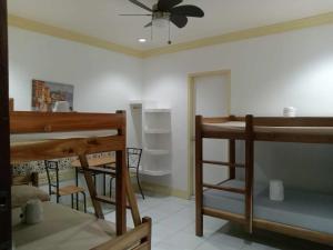 Postel nebo postele na pokoji v ubytování Bountiful Inn
