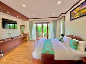 Postel nebo postele na pokoji v ubytování Lodge Moni Essara Kampot
