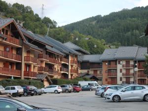 a parking lot with cars parked in front of buildings at Studio Valloire, 1 pièce, 4 personnes - FR-1-263-525 in Valloire