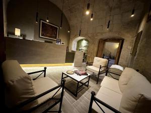a living room with couches and chairs and a table at Hotel Piru Wasi in Arequipa
