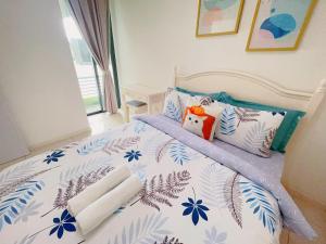 a bedroom with a bed with a blue and white comforter at Near Gleaneagles & Legoland-2RB WarmKitten Max7pax-COWAY WaterDispenser in Nusajaya