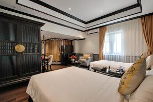 Letto o letti in una camera di Monarque Hotel Danang
