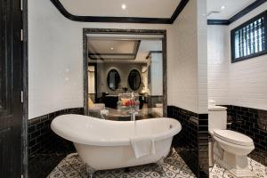 Bagno di Monarque Hotel Danang