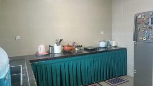 Dapur atau dapur kecil di Nurkasih Homestay Jerantut