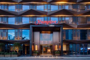 un rendering della facciata dell'hotel Marriott di Hampton by Hilton Shenzhen Futian Port a Shenzhen