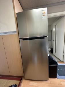 um frigorífico de aço inoxidável sentado numa cozinha em Hongdae Guesthouse2 1min from Hongik Uni station Exit #1 em Seul