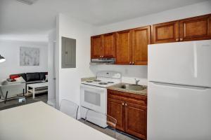 a kitchen with a white stove and a refrigerator at 2Bd Holiday Retreat West Palm Beach Art Scene in West Palm Beach