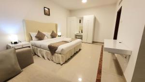 Postel nebo postele na pokoji v ubytování Muscat Oasis Residences