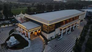 Фотография из галереи MJ Avyanna Resort & Convention Centre, Bengaluru в Бангалоре +94 фотографии