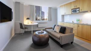Kuchyň nebo kuchyňský kout v ubytování Oaks Perth Hotel
