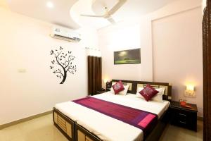 a bedroom with a large bed with red pillows at OYO Hotel Plaza Inn in Bhopal