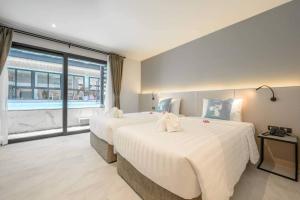 Postel nebo postele na pokoji v ubytování Tour De Phuket Hotel - SHA Plus