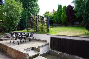 a patio with chairs and a table in a yard at Stunning 5 Bed Detached Home Nottingham in Nottingham