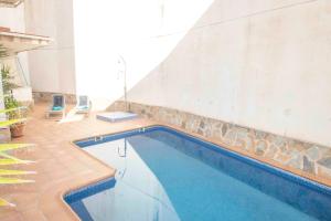 a swimming pool sitting next to a building at Apartament Altea Spaniahome in Altea