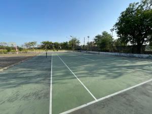 Tenis a/nebo squash v ubytování Samruddhi S1 homestay garden villa or S3 nebo okolí
