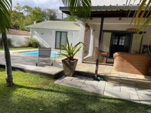 a backyard with a swimming pool and a house at Villa Laposte in Rivière Noire