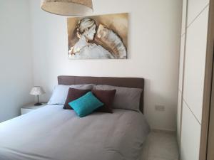 a bedroom with a bed with a painting on the wall at Large 3 Bedroom Apartment in Pembroke 