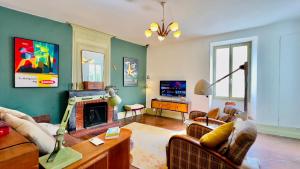 TV a/nebo společenská místnost v ubytování Vintage Guesthouse