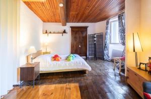 a bedroom with a bed with stuffed animals on it at La maison du Bonheur in Marquixanes
