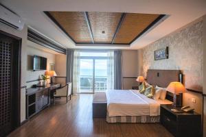 Postel nebo postele na pokoji v ubytování Seaside Resort Vung Tau