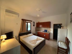 Postel nebo postele na pokoji v ubytování Oni Apartments