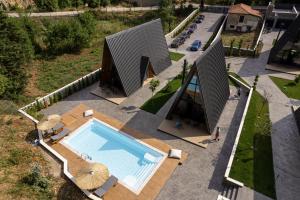 Bazén v ubytování Pavliani4rest - Luxury Cabins nebo v jeho okolí