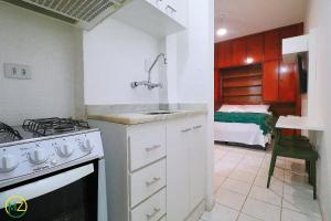 Studio muito pequeno e barato em Copacabana tesisinde mutfak veya mini mutfak