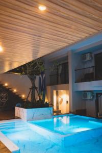 Bazén v ubytování Tour De Phuket Hotel - SHA Plus nebo v jeho okolí