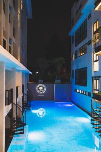 Bazén v ubytování Tour De Phuket Hotel - SHA Plus nebo v jeho okolí