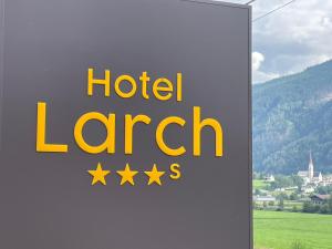 Üldine mäevaade või majutusasutusest Hotel Larch pildistatud vaade