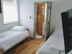 Postel nebo postele na pokoji v ubytování Forest House Hotel