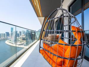 Балкон або тераса в Jaw-Dropping Canal Views From This Stylish Condo