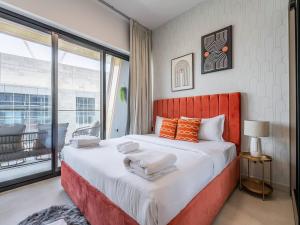 Ліжко або ліжка в номері Jaw-Dropping Canal Views From This Stylish Condo