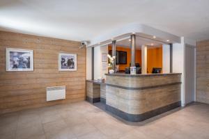 a lobby with a counter in a building at Résidence Pierre & Vacances Le Quartz in Belle Plagne