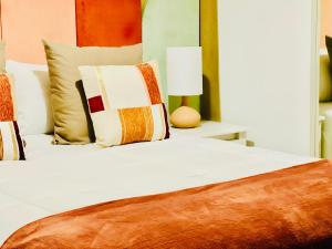 Postel nebo postele na pokoji v ubytování Canaryislandshost l Mar