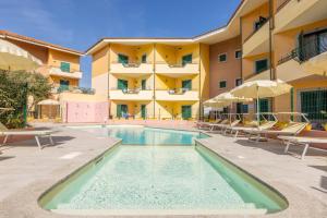 Πισίνα στο ή κοντά στο ISA-Residence with swimming-pool in Santa Teresa di Gallura, apartments with air conditioning and private outdoor space +40 φωτογραφίες