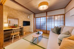 Uma TV ou centro de entretenimento em Maru Taisho