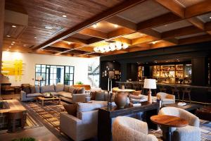 Khu vực ghế ngồi tại The Junto Hotel +209 ảnh